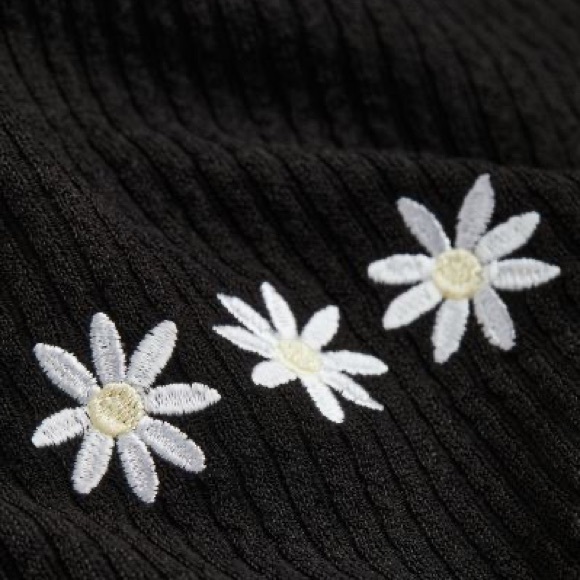 H&M Women Embroidered Ribbed Long Sleeve Crop Top NWT - Picture 3 of 3